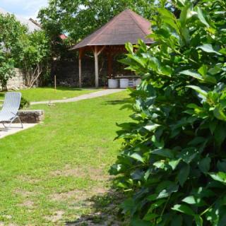 Pécsely House Apartman, 4 apartman 19 férőhely