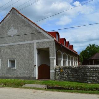 Pécsely House Apartman, 4 apartman 19 férőhely