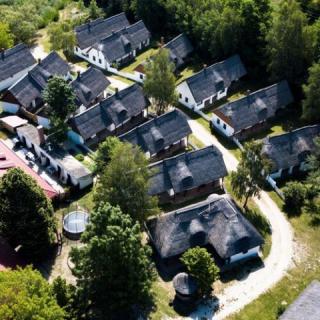 Bohém Birtok és Csárda, 11 apartman 72 férőhely