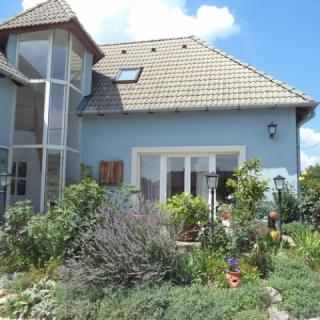 Hullay Apartmanház, 2 apartman 6 férőhely