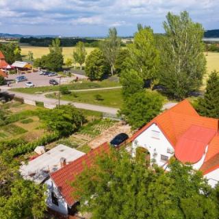 Huszár Vendégház, 4 szoba 12 férőhely