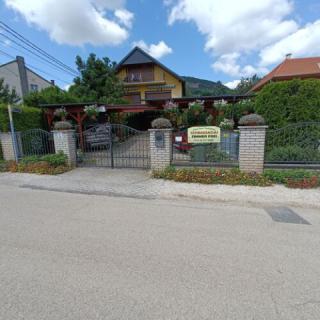 Szabadság 17 Üdülőház, 2 apartman 9 férőhely