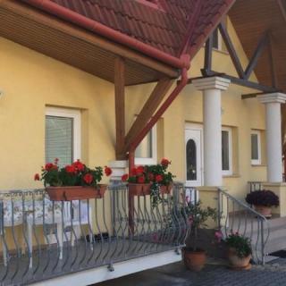 Lena Apartmanház, 6 apartman 21 férőhely