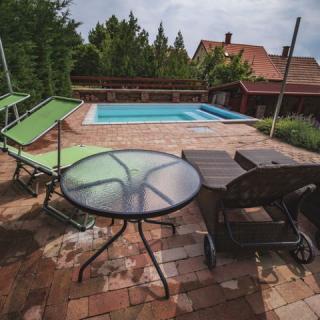 Kalózlak Vendégház, 1 szoba 17 férőhely