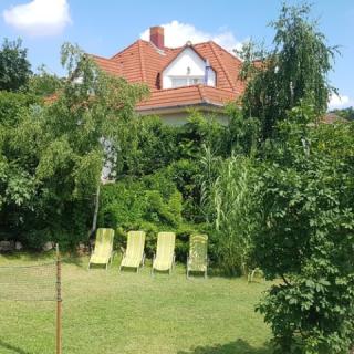 Flóra Vendégház, 2 apartman 13 férőhely