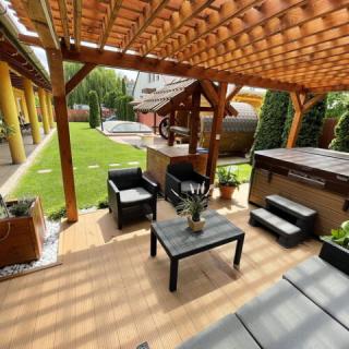 Sunny Medencés Jakuzzis Szaunás ház, 3 szoba 7 férőhely