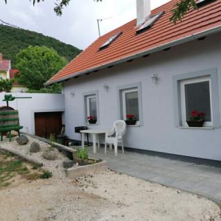 Fehér Vendégház, 3 szoba 5 férőhely