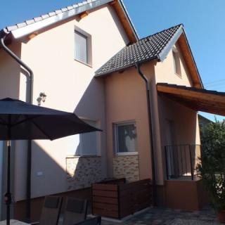 Noémi Apartman, 2 apartman 12 férőhely