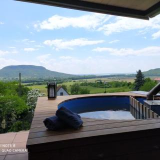 NaphozHolddal Apartman, 1 apartman 4 férőhely