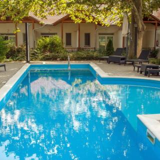 Hotel Platán, 16 szoba 32 férőhely