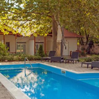 Hotel Platán, 16 szoba 32 férőhely