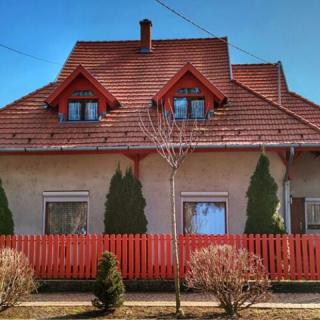 Komlai Apartmanház, 4 apartman 15 férőhely