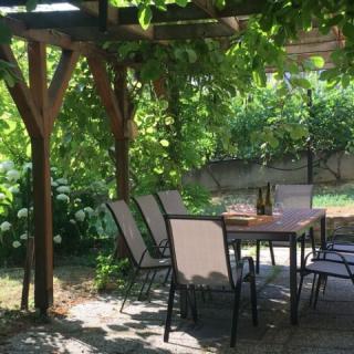 Iris Vendégház, 5 szoba 9 férőhely