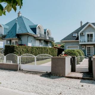 Kék Vendégház, 12 szoba 32 férőhely