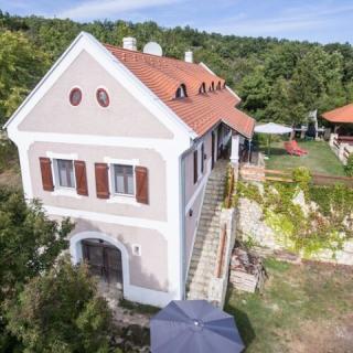 Gella Kúria, 6 szoba 14 férőhely