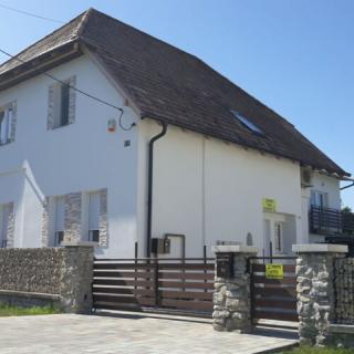 Zimmerferi Apartman, 3 apartman 11 férőhely