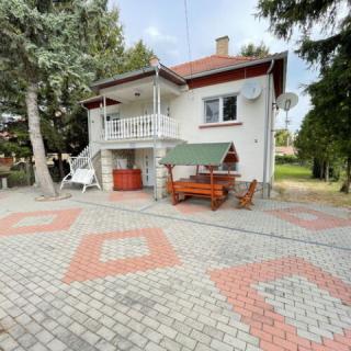 Hunyadi Nyaraló, 5 szoba 10 férőhely