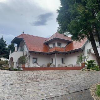 Páhok Apartmanház, 4 apartman 12 férőhely