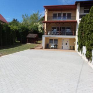 Éva Apartman, 2 apartman 12 férőhely