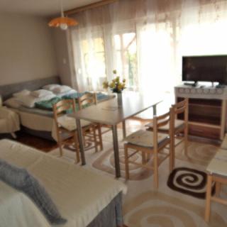 Éva Apartman, 2 apartman 12 férőhely