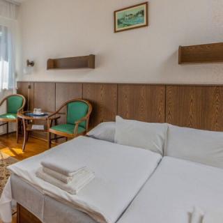 Regatta Panzió, 21 szoba 41 férőhely