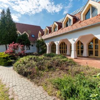 Global Apartmanház, 11 szoba 42 férőhely