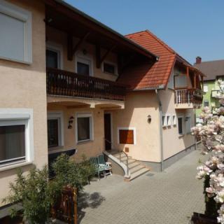 Ács Apartman, 6 szoba 16 férőhely