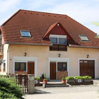 Ács Apartman, 6 szoba 16 férőhely