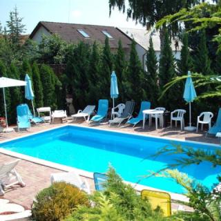 Poolside Apartman, 6 apartman 20 férőhely