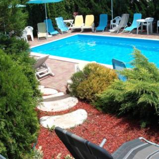 Poolside Apartman, 6 apartman 20 férőhely