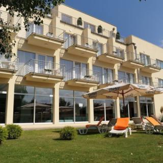 Két Korona Hotel, 66 szoba 156 férőhely