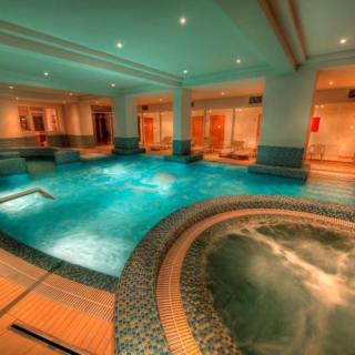 Két Korona Hotel, 66 szoba 156 férőhely