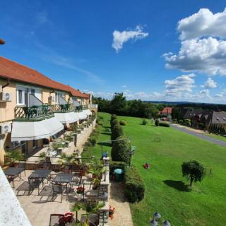 Karát Panzió, 14 szoba 40 férőhely