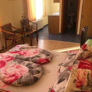 City Hotel, 28 szoba 60 férőhely