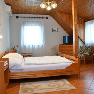 Lívia Apartman, 4 apartman 10 férőhely