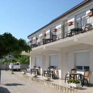 Müller#039;s 1 Panzió, 16 szoba 36 férőhely