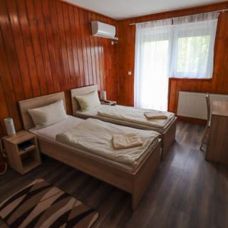 Vadkacsa Étterem Panzió, 7 szoba 18 férőhely