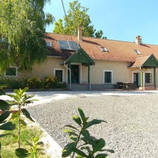 Napraforgó Turistaszálló, 6 szoba 28 férőhely