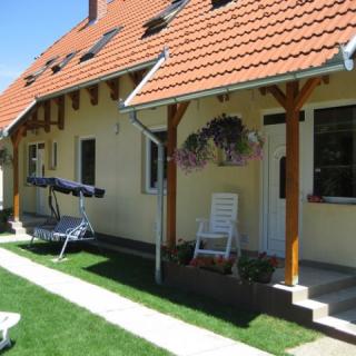 Lala Apartmanok, 5 apartman 19 férőhely