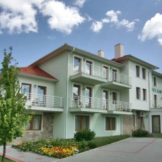 Hotel Jade, 13 szoba 32 férőhely