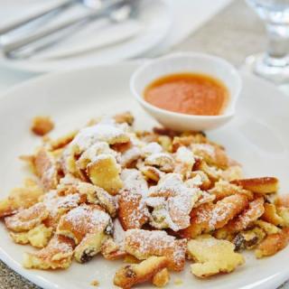 Astoria Hotel, 26 szoba 75 férőhely