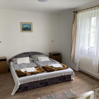 Párizsi Udvar Panzió, 10 szoba 30 férőhely