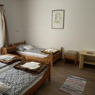 Párizsi Udvar Panzió, 10 szoba 30 férőhely