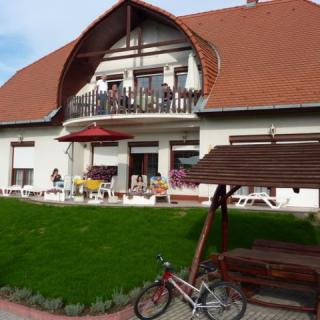 Kati Villa, 1 apartman 10 férőhely