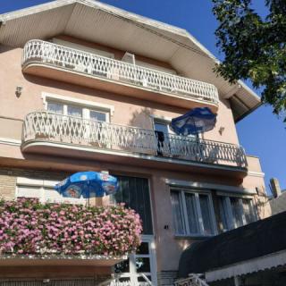 Éva Panzió, 5 szoba 12 férőhely