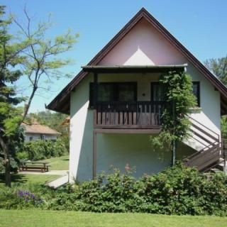 Gyöngyvirág Apartmanház, 5 apartman 12 férőhely