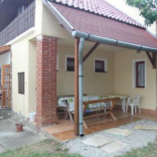 Hőbér Apartman, 3 apartman 13 férőhely
