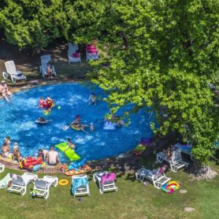 Írisz és Márk Apartmanok, 160 szoba 750 férőhely