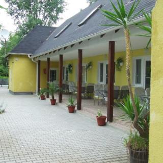 Relax Pihenőház, 4 apartman 19 férőhely