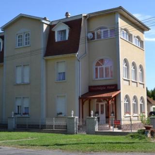 Nosztalgia Hotel, 14 szoba 35 férőhely